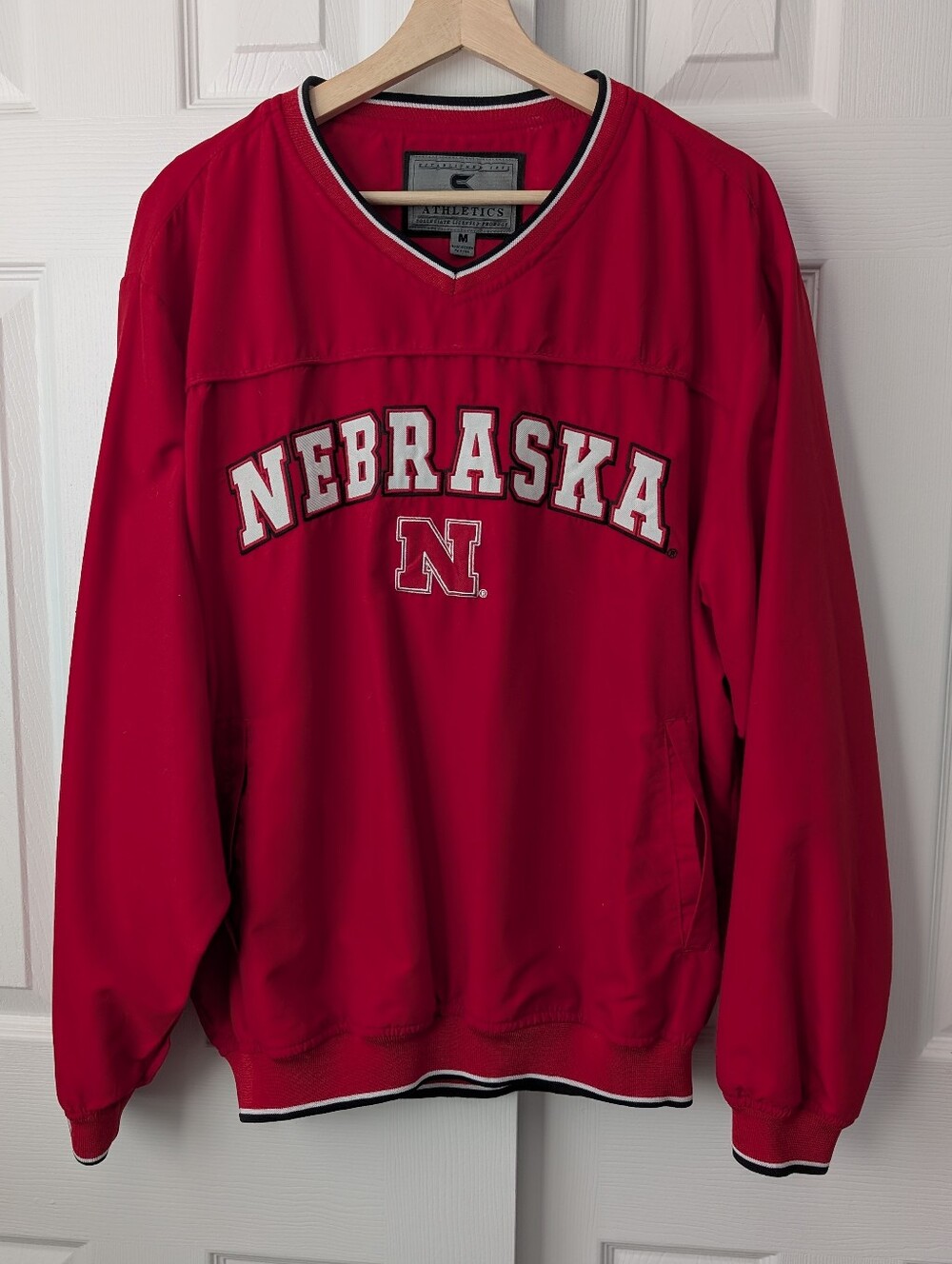 Nebraska Cornhuskers Red Vintage windbreaker pullover, size M Unisex football